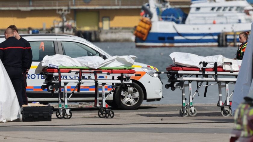 Naufrage au large de Boulogne-sur-Mer : ce que l'on sait du pire accident de l'année dans la Manche, dans lequel 12 migrants sont morts
          Un tel nombre de décès n'avait jamais été recensé depuis novembre 2021, quand 27 exilés avaient trouvé la mort en tentant de rejoindre l'Angleterre.